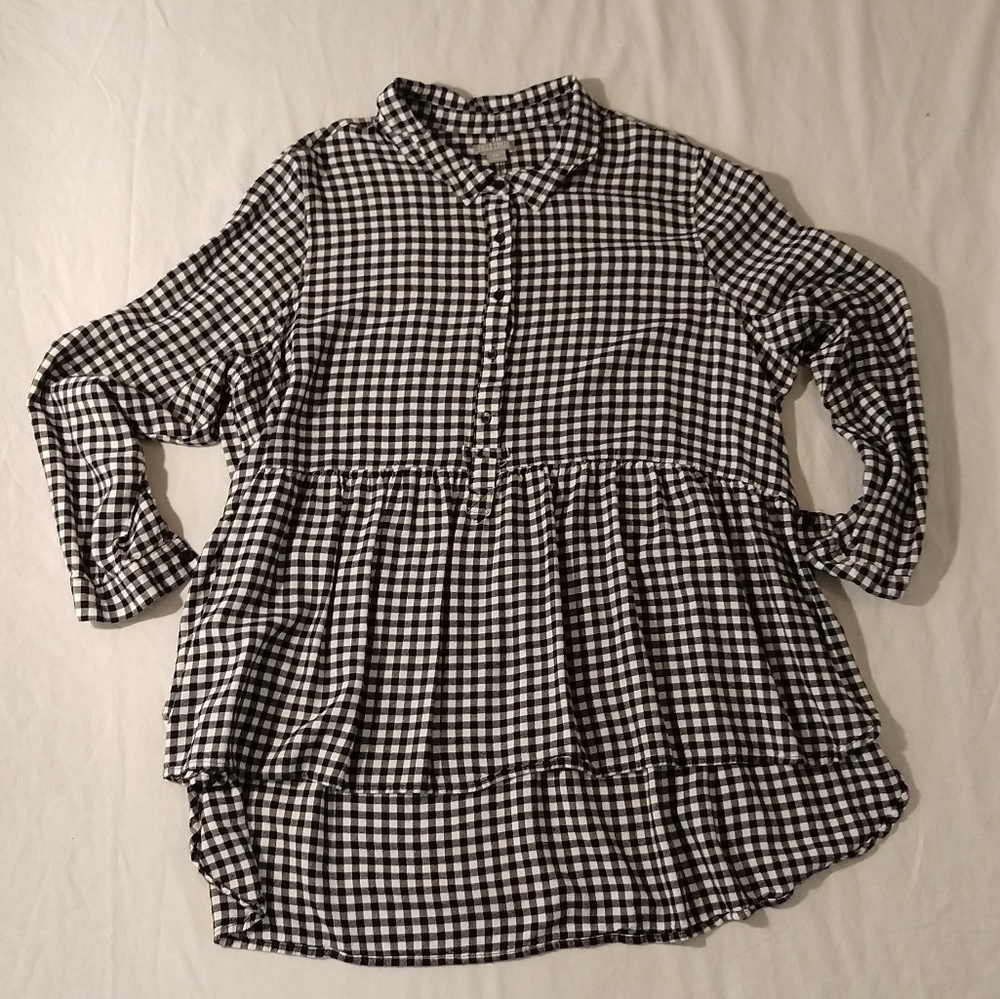 Black and White high/low 2XL shirt